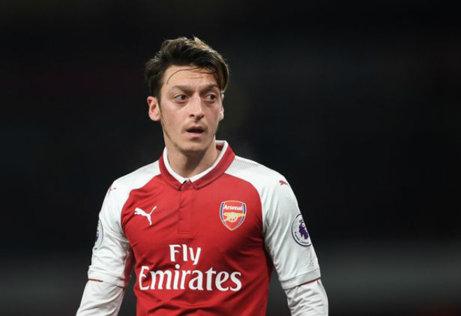 CĐV Arsenal van xin Ozil ở lại: Vẫn quyết “đào tẩu” sang MU - 1