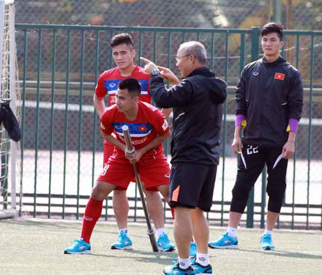 HLV Park Hang Seo tung chiêu, muốn biến Công Phượng thành chiến binh - 11