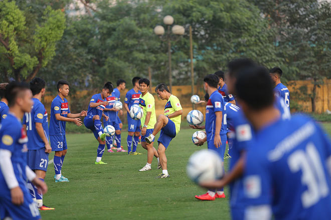 HLV Park Hang Seo tung chiêu, muốn biến Công Phượng thành chiến binh - 2