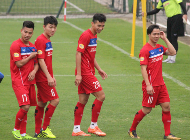 U23 Việt Nam: HLV Park Hang Seo luyện &#34;bài tủ&#34; của Công Phượng, Xuân Trường - 1
