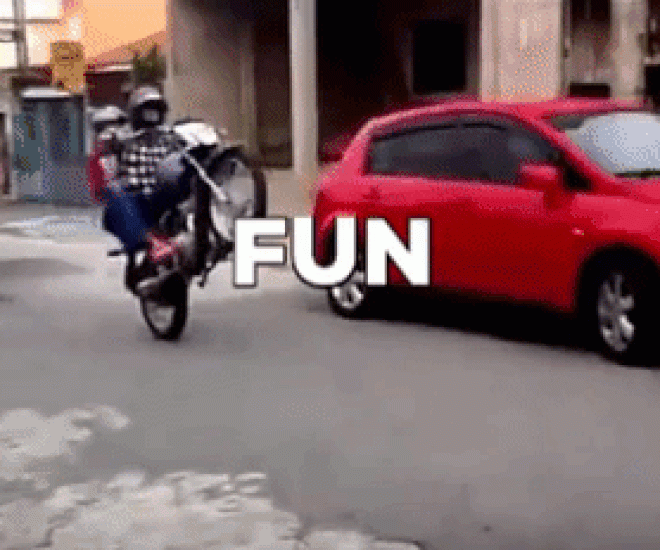 Video: Những pha lái xe môtô cười ra nước mắt - 1