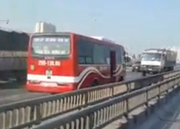 Nóng 24h qua: CSGT “điểm mặt” 14 xe quay vòng gây rối tại BOT Cai Lậy - 2