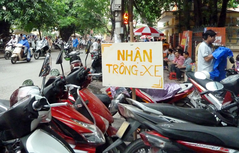 Hà Nội: Phí thuê vỉa hè trông giữ xe tăng tối đa 300% - 1