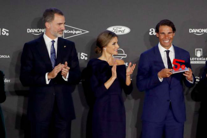 Tin thể thao HOT 5/12: Vì sao Federer vượt trội phần còn lại - 1