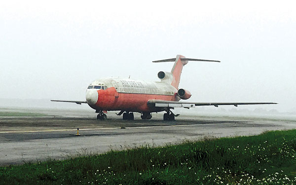 Xin máy bay Boeing 727-200 bị bỏ quên ở Nội Bài làm... giáo cụ - 1