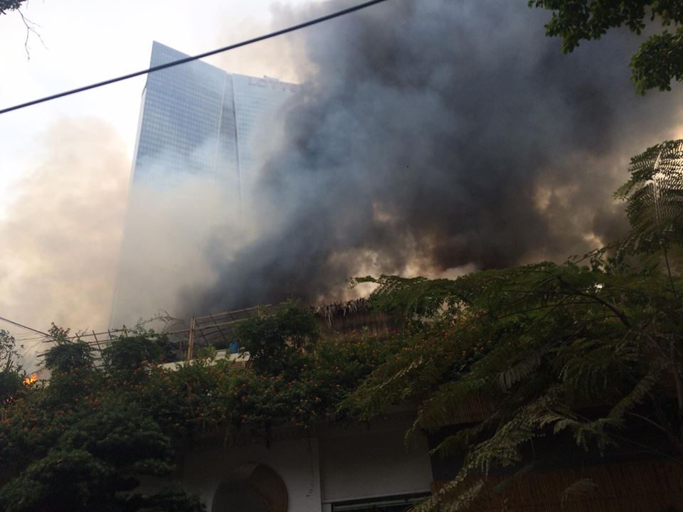 HN: Cháy lớn gần tòa nhà Lotte, quân đội được huy động - 1