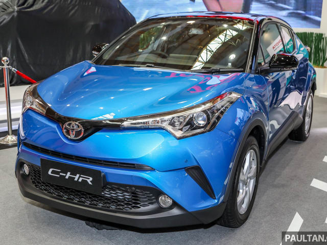 Toyota C-HR nhập từ Thái có giá 810 triệu đồng - 1