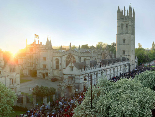 1. Đại học Oxford, Anh: 20.409 sinh viên; số sinh viên trên giảng viên: 11.2.