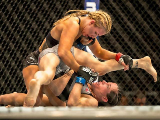 Người đẹp UFC bị “tai nạn nhạy cảm”: Hết sự cố lại bị đối xử ”phũ”