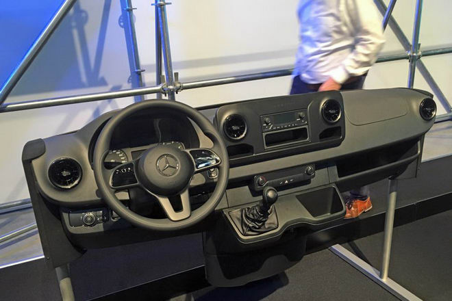 Mercedes Sprinter 2018 sẽ là xe van hiện đại nhất thế giới - 4