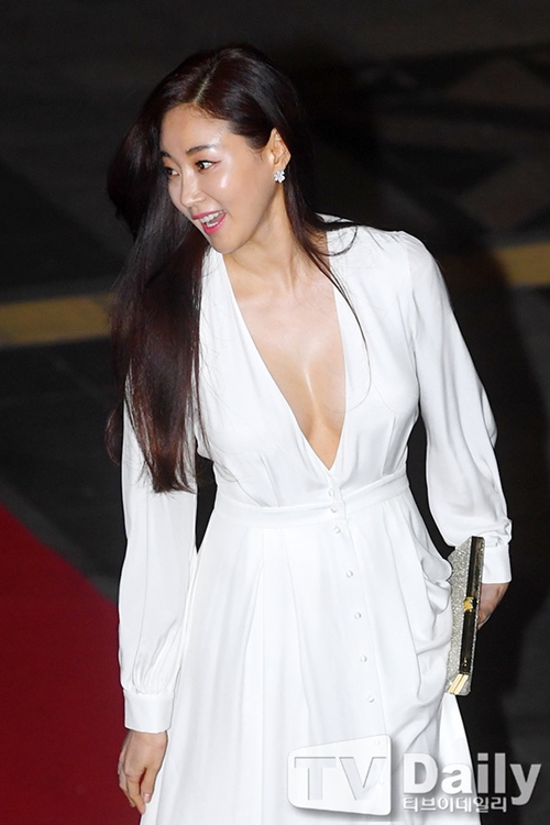 10 người đẹp sở hữu vòng 1 “đốt mắt” nhất xứ kim chi - 2