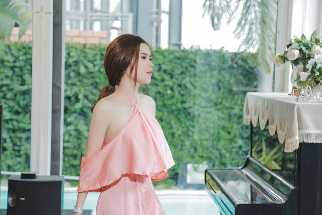 Người Mẫu Kiêm Doanh Nhân Diễm Thúy Tung Mv Đầu Tay