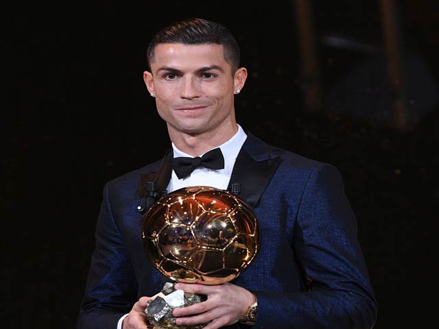 Ronaldo đoạt Quả bóng Vàng thứ 5: Nhắc khéo Messi, còn “tham” nữa