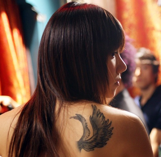 Trong phim điện ảnh Fly Up 2009, hình xăm phía sau lưng của nữ diễn viên khiến khán giả trầm trồ. Lee Chae Young cho thấy cô hy sinh vì nghệ thuật. Dẫu vậy, vai diễn chưa thực sự để lại ấn tượng.