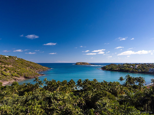 Một khu biệt thự cực kỳ sang trọng nằm tại vùng Caribbean rộng rãi với bãi biển riêng và rừng dừa xanh ngát đã được bán sau khi niêm yết 67 triệu USD (1.5 nghìn tỷ đồng).