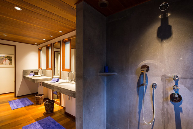 Mỗi phòng ngủ đều có phòng tắm thiết kế hoàn toàn bằng các nguyên liệu thân thiện môi trường.