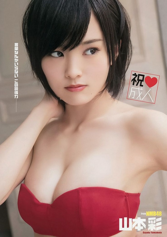 4. Người mẫu Sayaka Yamamoto sinh năm 1993 cũng sở hữu khuôn ngực đầy đặn, rất gợi cảm. 