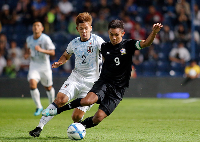 Hạ U23 Nhật Bản, HLV U23 Thái Lan được vợ đẹp &#34;thưởng nóng&#34; - 2