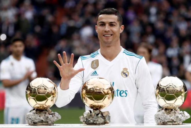 Ronaldo mừng bóng Vàng, ghi cú đúp & chạm mốc 50 - 1