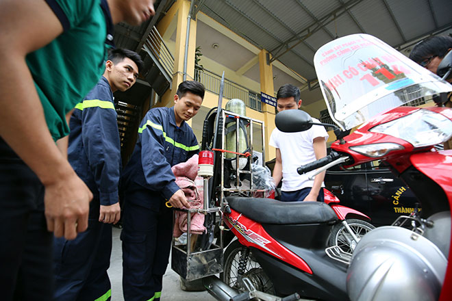 Cận cảnh xe chữa cháy siêu nhỏ, lần đầu xuất hiện ở Hà Nội - 1