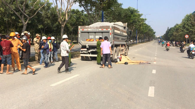 Hai thanh niên tử vong trên đại lộ ở Sài Gòn - 1