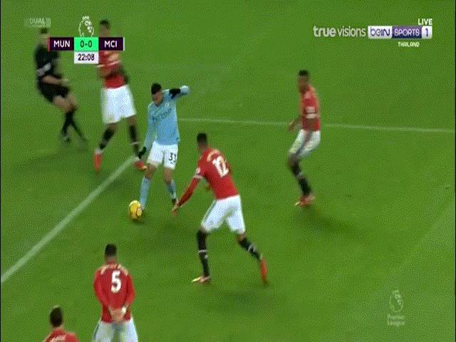 TRỰC TIẾP đại chiến MU - Man City: Rojo đổ máu, ăn thẻ