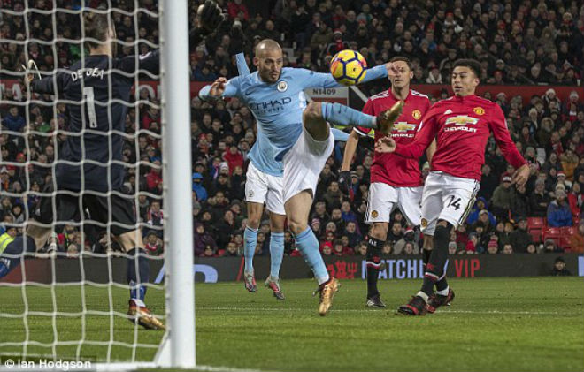 Derby MU - Man City: Lukaku sai lầm, &#34;người nhện&#34; siêu đẳng - 4