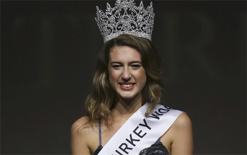 Hoa hậu Thổ Nhĩ Kỳ vừa bị mất ngôi lại có thể ngồi tù vì vạ miệng - 1