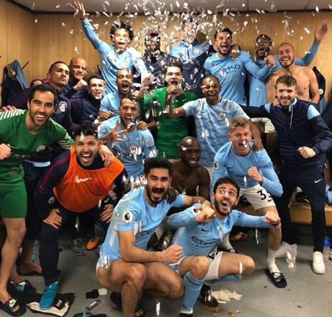 Mourinho cà khịa cầu thủ Man City, bị ném chai nhựa vào đầu - 5