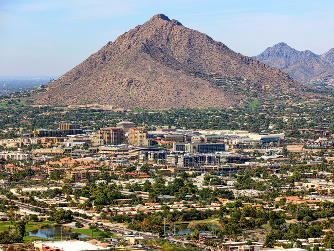 7. Scottsdale, Arizona: đây là 1 trong những thành phố bạn khó có thể tìm kiếm việc làm tốt nếu không có bằng tốt nghiệp trung học. Lao động không có bằng trung học có mức thu nhập trung bình khoảng 13.700 USD/năm (trên 310 triệu đồng). Nếu sở hữu bằng cấp cao hơn, bạn có thể đạt mức lương trung bình khoảng 27.800 USD/năm (trên 630 triệu đồng/năm). Nếu sở hữu trình độ sau đại học, bạn có cơ hội sở hữu mức lương cao hơn 24% so với người chỉ có bằng cử nhân.