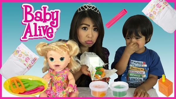 Cậu nhóc 6 tuổi kiếm hàng trăm tỷ đồng nhờ đánh giá đồ chơi trên Youtube - 2