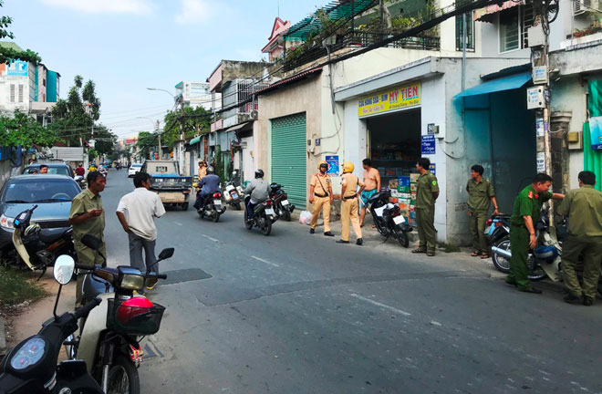 Nóng 24h qua: Xuất hiện rắn nặng 20kg, dài hơn 4m ở Vĩnh Phúc - 4