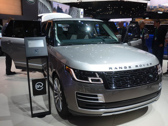 Range Rover SVAutobiography 2018 chốt giá 4,7 tỷ đồng - 1