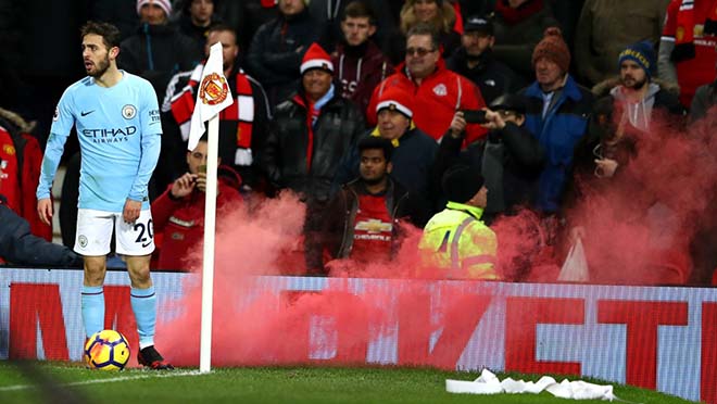 MU khổ hậu derby: Mourinho & Lukaku bị &#34;soi&#34;, Ibrahimovic bị sỉ nhục - 2