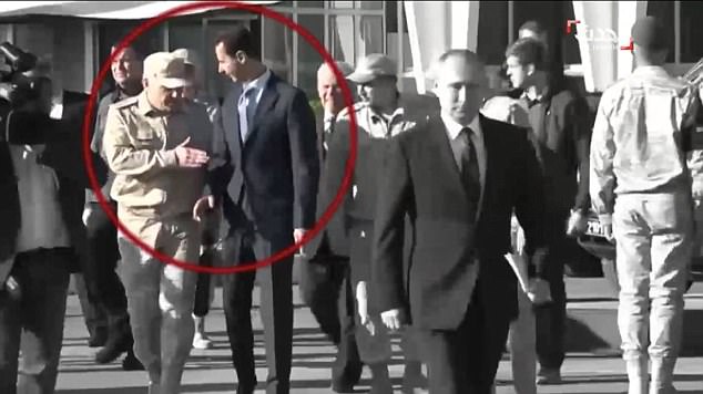 Video: Tổng thống Syria bị chặn tiến lại gần ông Putin - 1