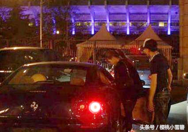 Mỹ nữ "thà khóc trong xe BMW..." gây sốc khi đi siêu xe Ferrari hơn 17 tỷ - 2