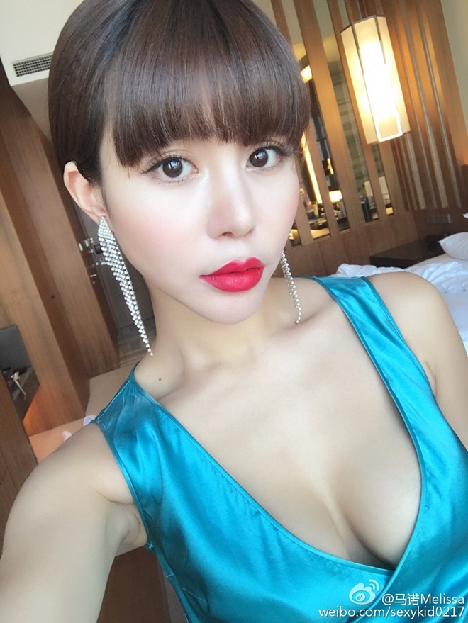 Mỹ nữ "thà khóc trong xe BMW..." gây sốc khi đi siêu xe Ferrari hơn 17 tỷ - 7