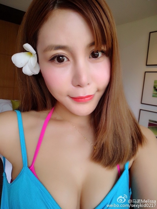 Mỹ nữ "thà khóc trong xe BMW..." gây sốc khi đi siêu xe Ferrari hơn 17 tỷ - 9