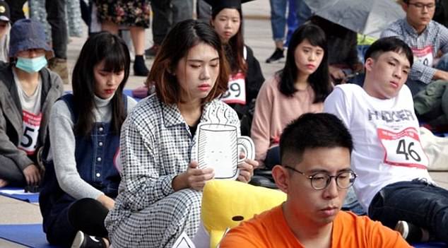 Kì dị cuộc thi “ngồi im như phỗng” ở Đài Loan - 1