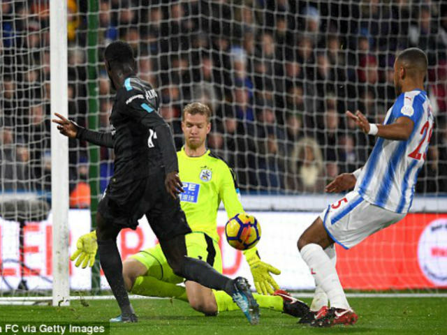 Huddersfield - Chelsea: Thảm họa hàng thủ, mãn nhãn 4 bàn