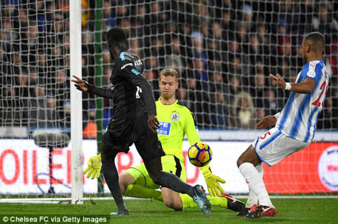 Huddersfield - Chelsea: Thảm họa hàng thủ, mãn nhãn 4 bàn - 1
