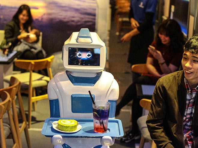 Cận cảnh robot bồi bàn đầu tiên ở Việt Nam - 5