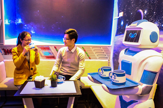 Cận cảnh robot bồi bàn đầu tiên ở Việt Nam - 13