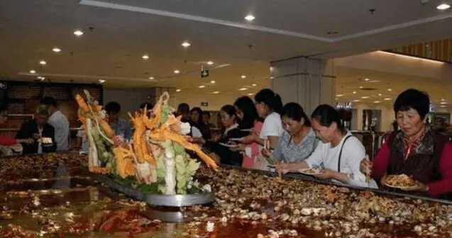 Sếp "nhà người ta" đãi tiệc chỉ gọi 1 món, ai ngờ nhân viên ăn mãi không hết - 3