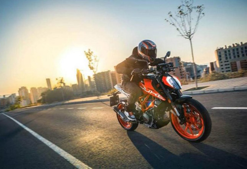 KTM Duke 390 giành giải thưởng &#34;Chiếc xe của năm&#34; - 1