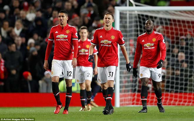 MU rối bời nội bộ: Mkhitaryan, Ibra và ngọn núi lửa chực phun trào - 2