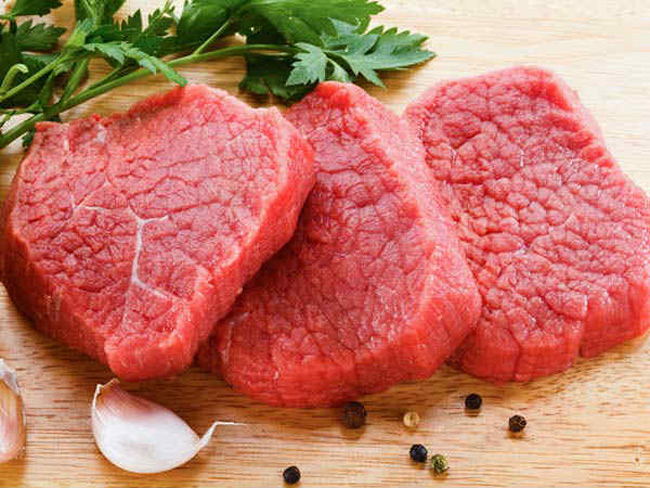 10. Ăn quá nhiều protein từ động vật, ví dụ như các loại thịt đỏ. Vì vậy, cần có chế độ ăn uống khoa học, cân đối.