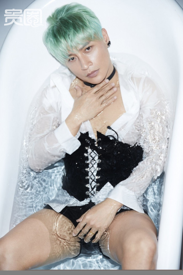 "Phúc Nhĩ Thái" lên tiếng sau khi bị đả kích vì ăn mặc ngày càng lố - 5