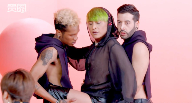 "Phúc Nhĩ Thái" lên tiếng sau khi bị đả kích vì ăn mặc ngày càng lố - 4