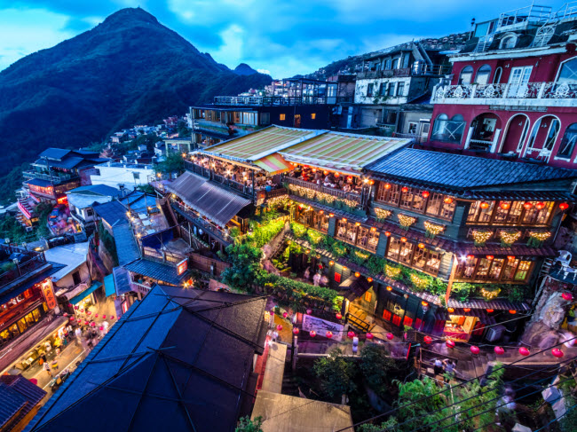 14. Đài Bắc, Đài Loan (9,3 triệu khách): Nổi tiếng với nhiều khu chợ đêm và ẩm thực đường phố hấp dẫn, Đài Bắc là điểm đến lý tưởng dành cho những du khách thích khám phá một mình.